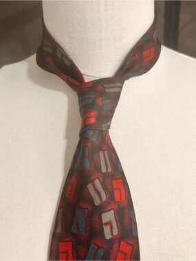 Men's Geometric Pattern Silk Tie in Red and Blue